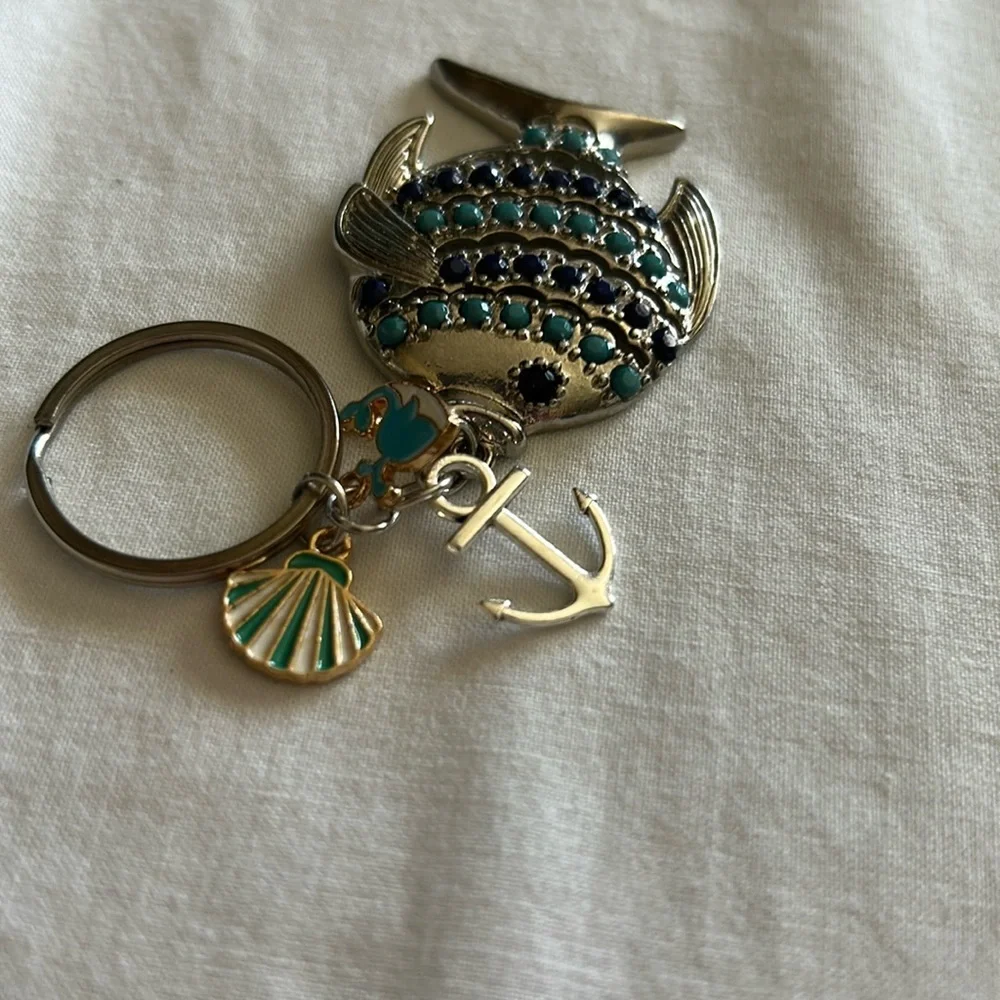 Silver keychain with Fish theme‎ charms